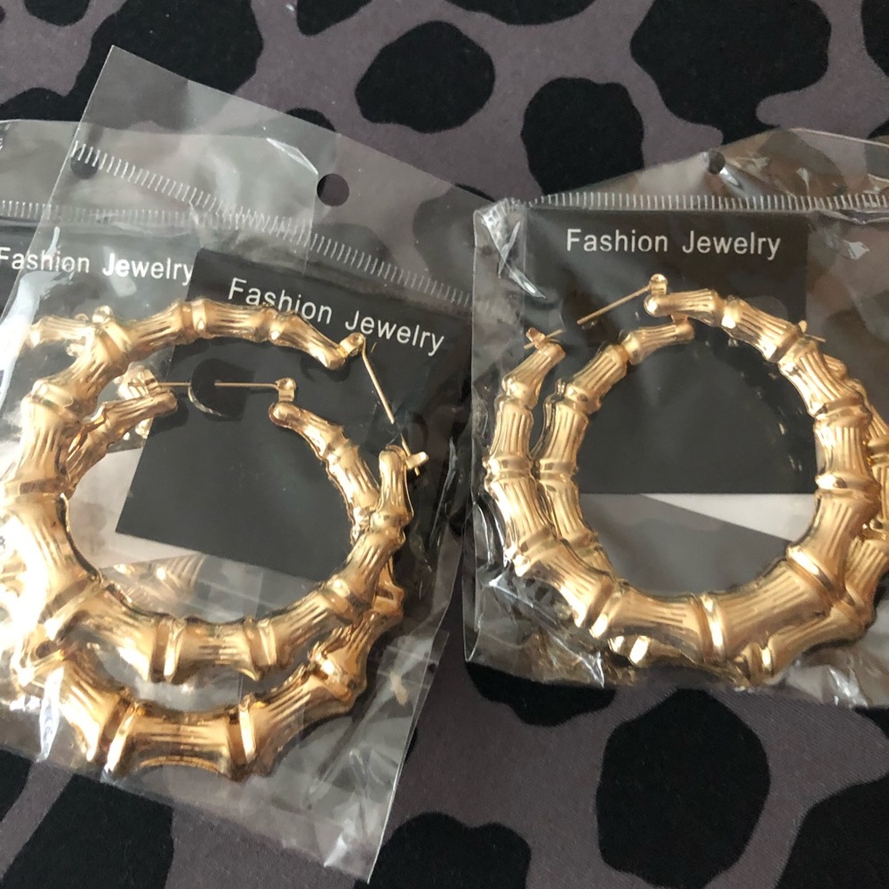 -Earrings 🖤